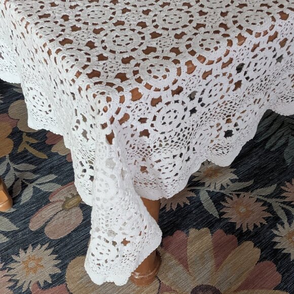 Beautiful Vintage White Lace Tablecloth Rectangle 48"x 70" Scalloped Edges - Picture 1 of 7